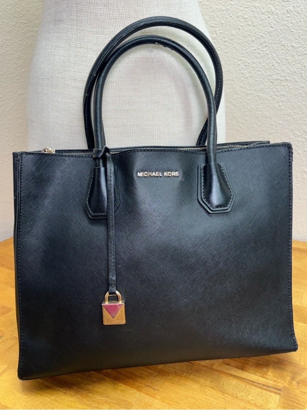 Michael Kors Mercer Medium Messenger Satchel Black Saffiano Leather Tote Flawed - Picture 3 of 12